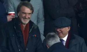 Alex Ferguson bị hạn chế vào phòng thay đồ Man Utd