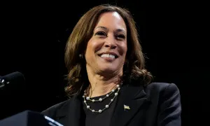 Đài Mỹ bác cáo buộc của Trump về cắt ghép cuộc phỏng vấn bà Harris